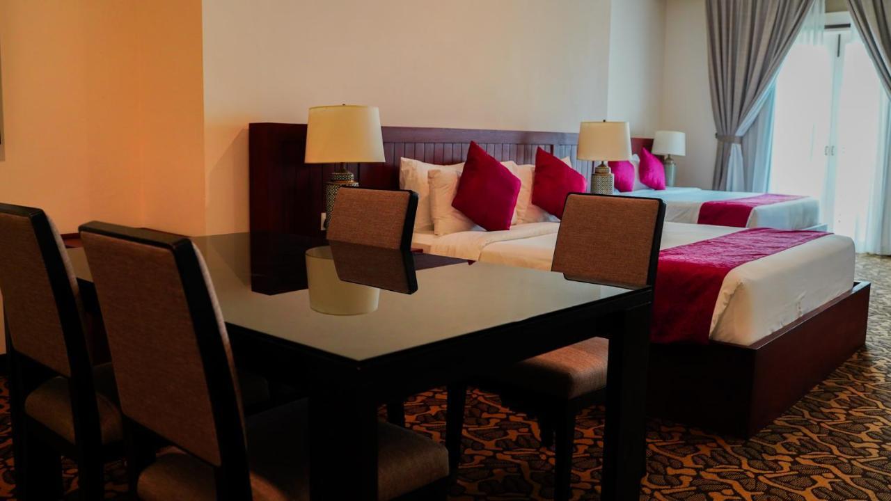 Kaizen Hotel & Suites Melaka Extérieur photo